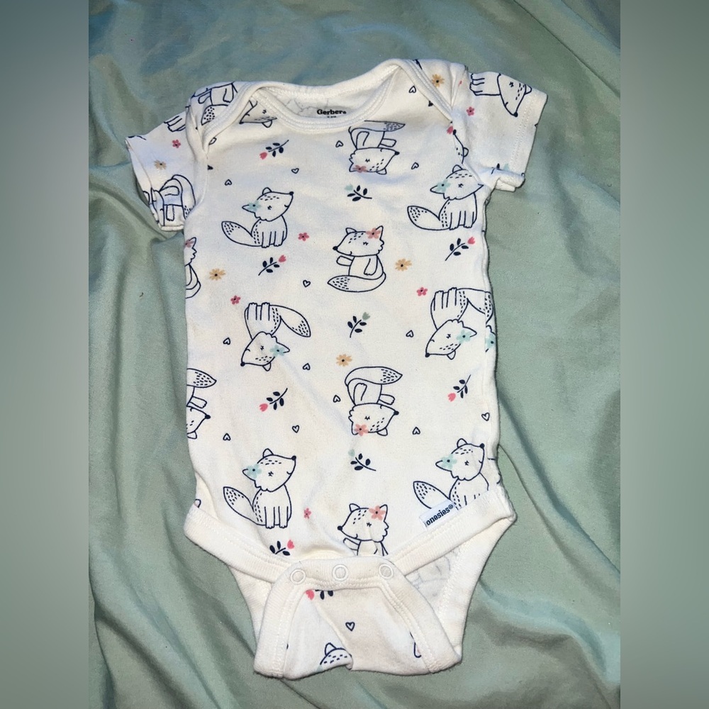 Gerber Baby Girl Onesie 3–6 Months – White Fox Print Bodysuit